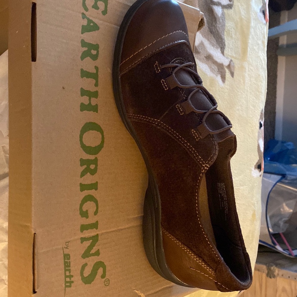 Earth origins leather uppers. Slip  on shoe.